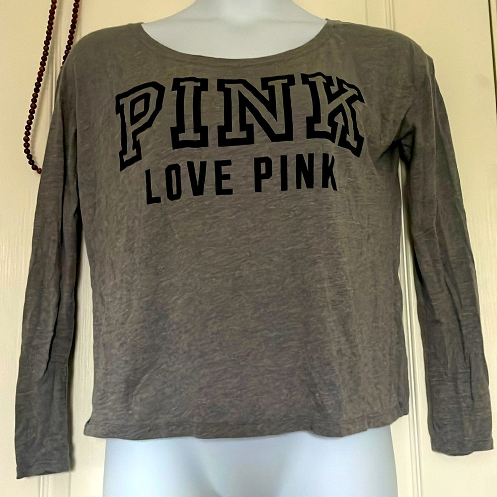 PINK Classic style long sleeve gray crew neck top